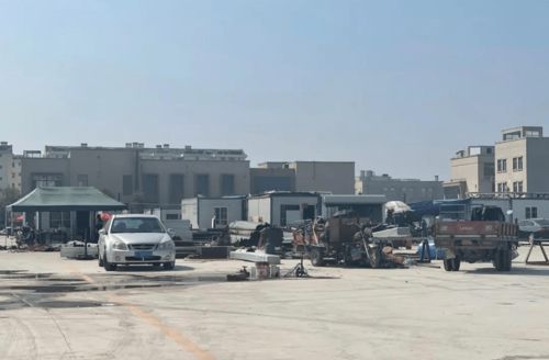 通遼市開發(fā)區(qū)鋼筋市場侵占汽車銷售用地，安全隱患亟待整治